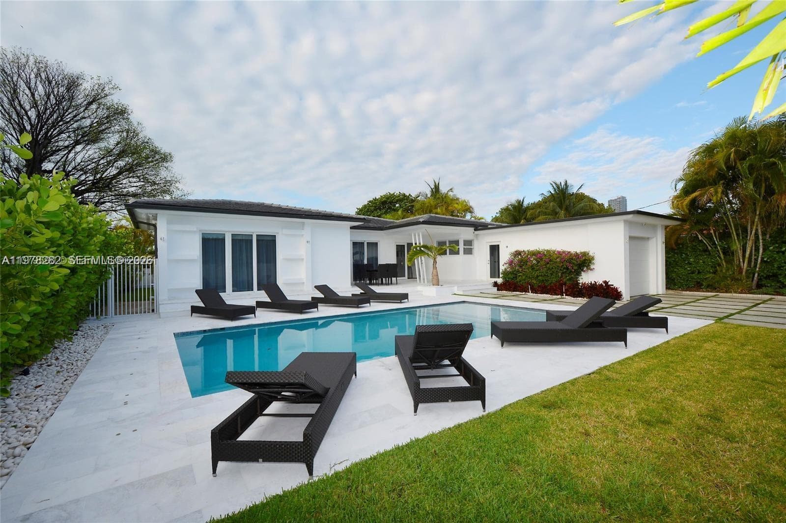 A11978282 — Miami Beach — 26
