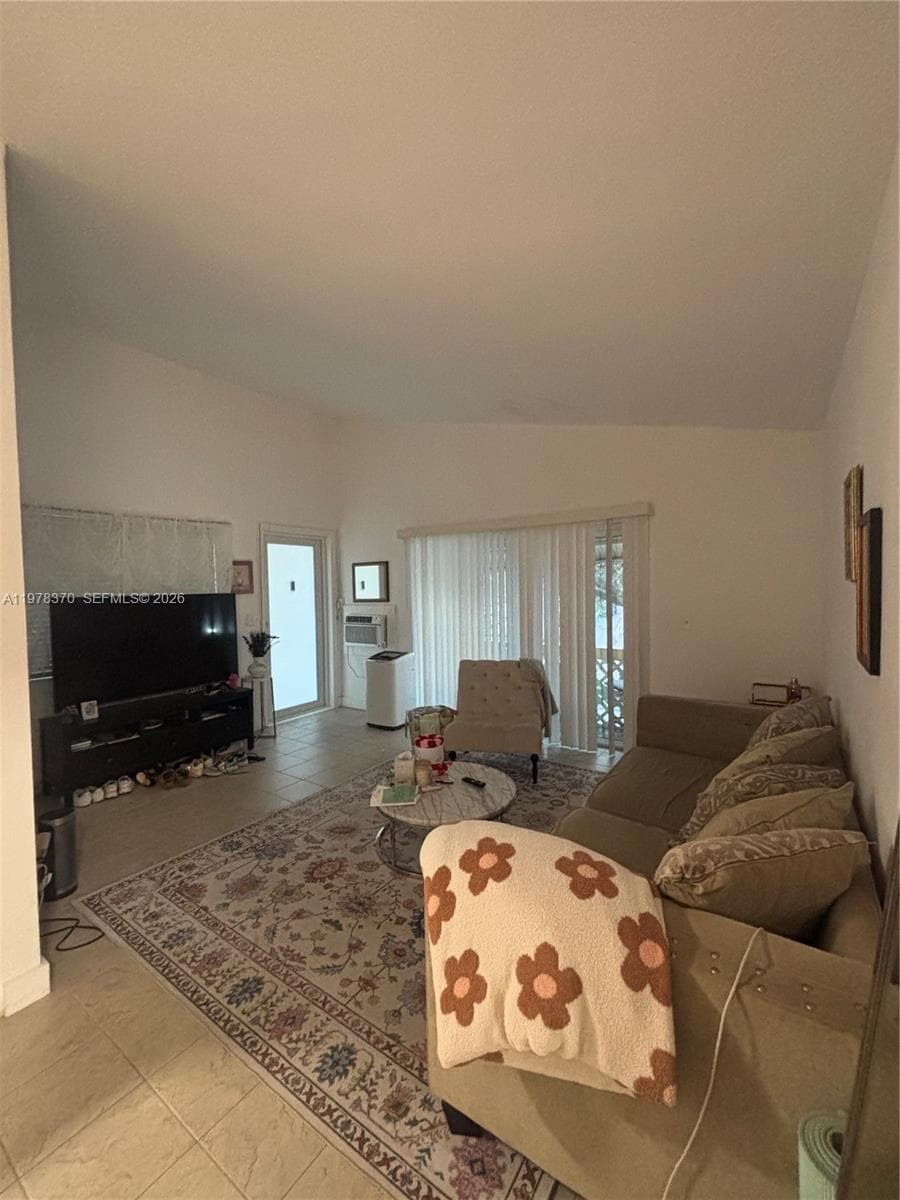 A11978370 — Miami Beach