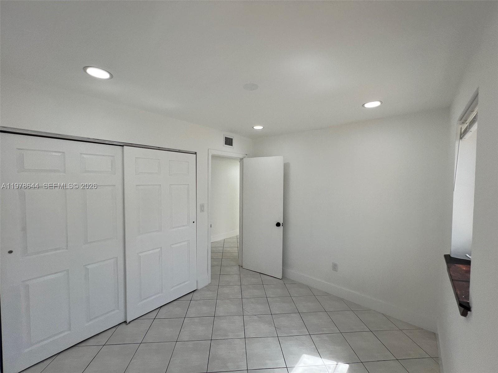 A11978644 — Miami Beach — 17