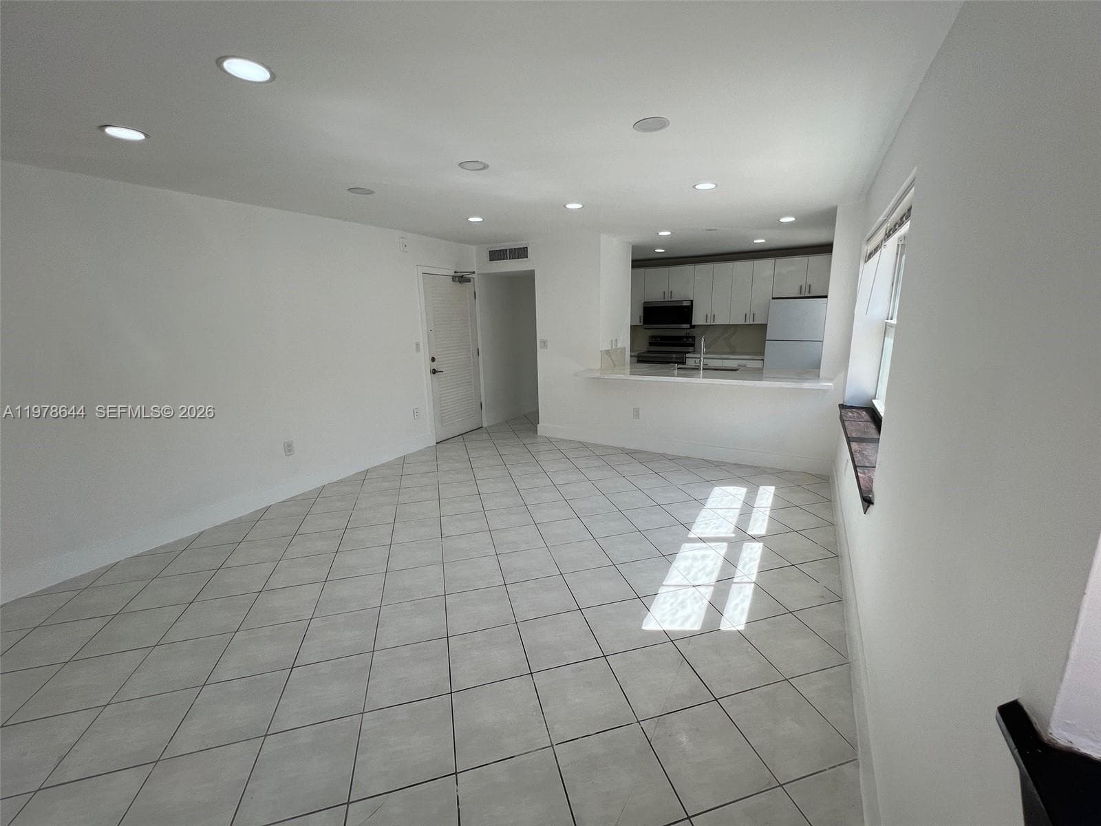 A11978644 — Miami Beach — 3