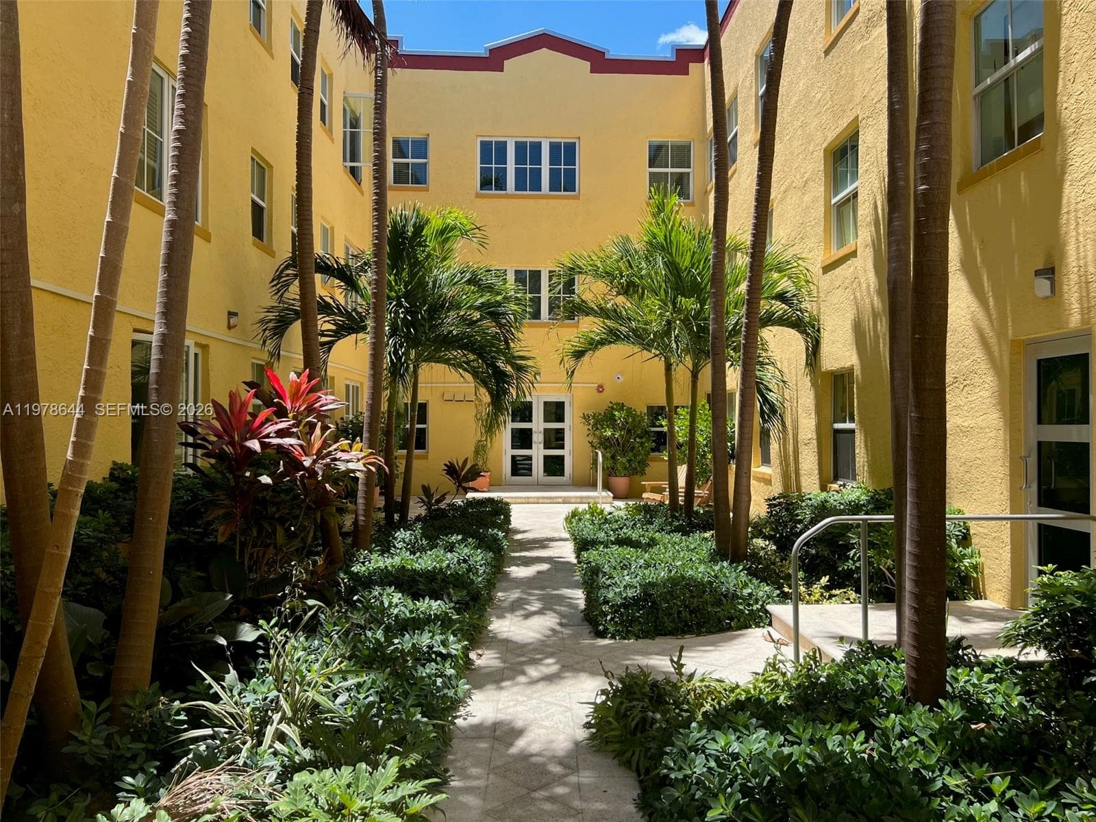 A11978644 — Miami Beach — 30