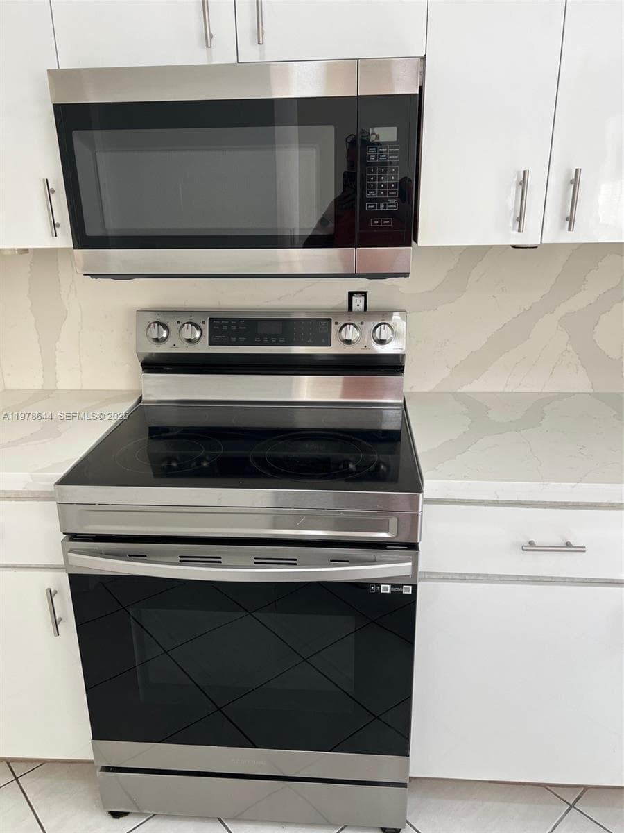 A11978644 — Miami Beach — 10