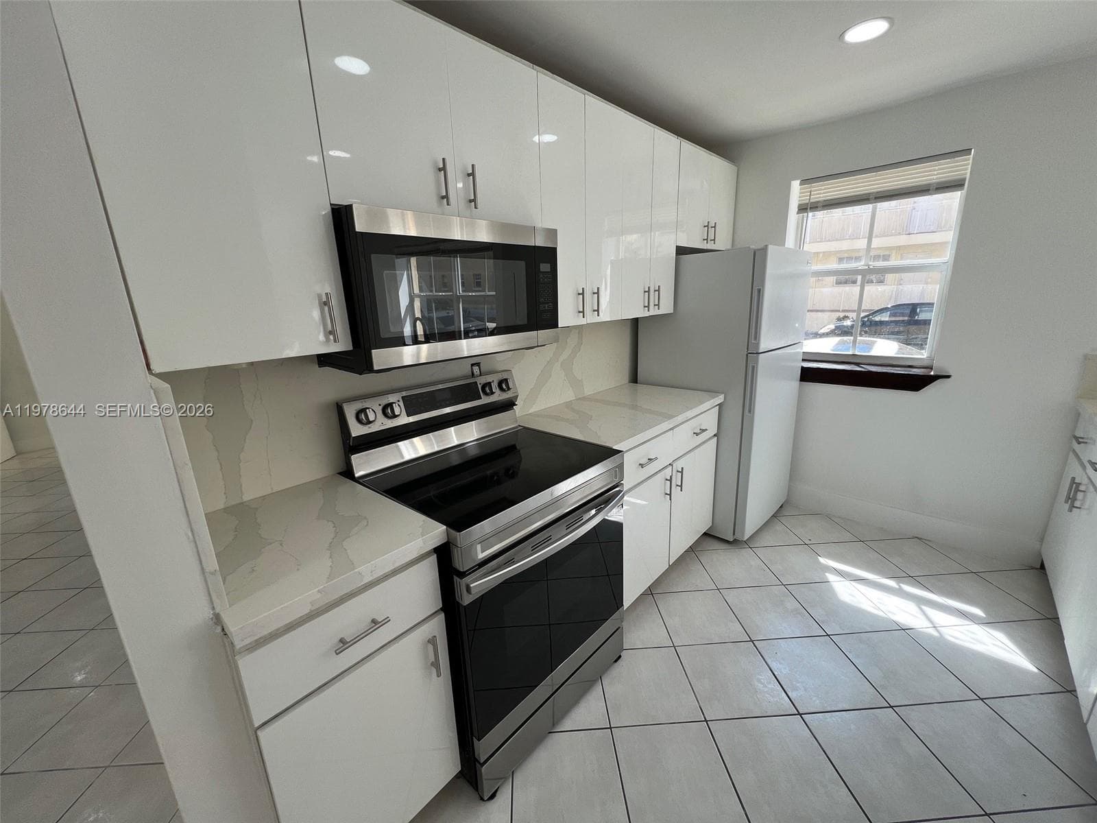 A11978644 — Miami Beach — 8