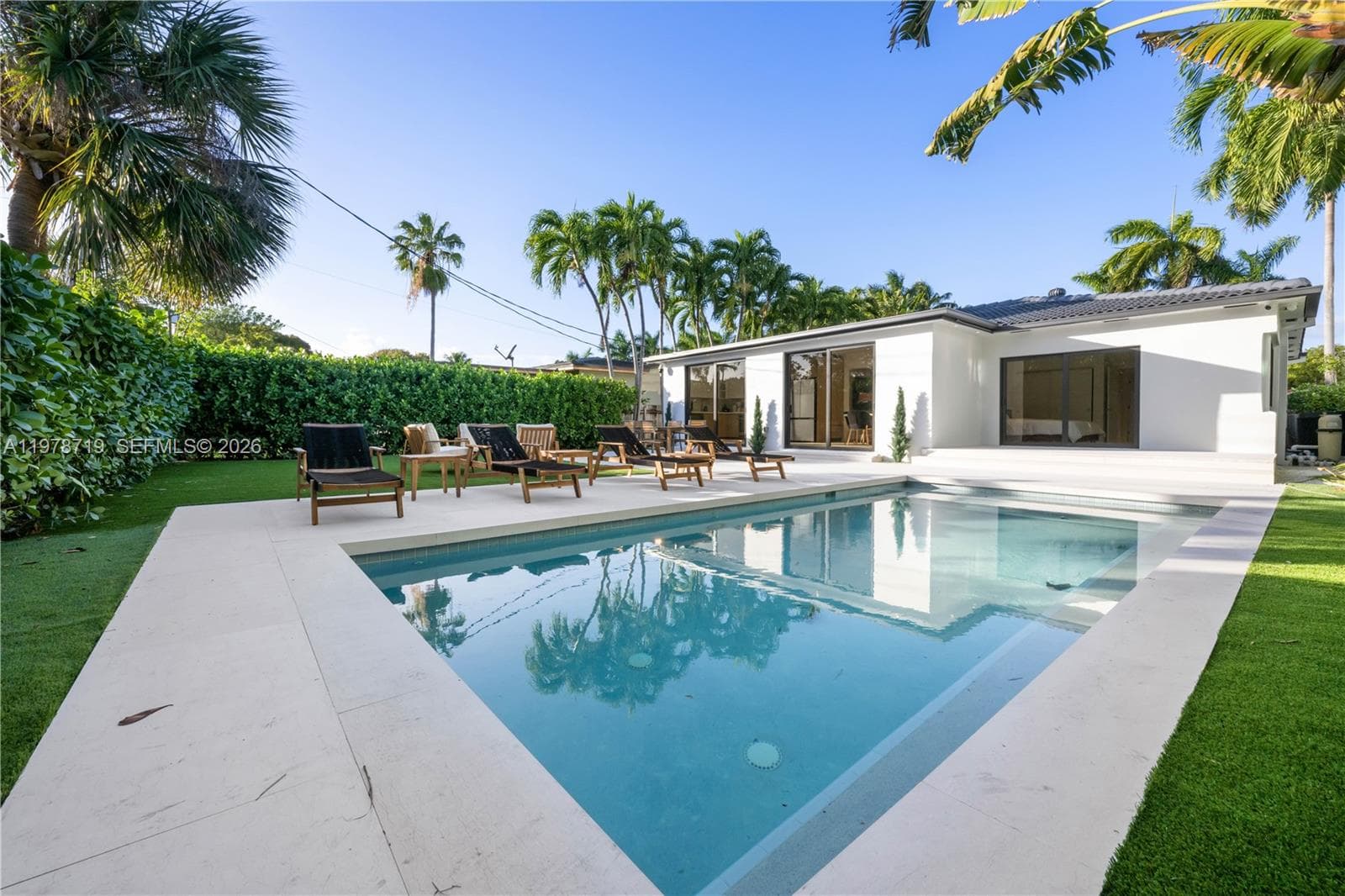 A11978719 — Miami Beach — 21