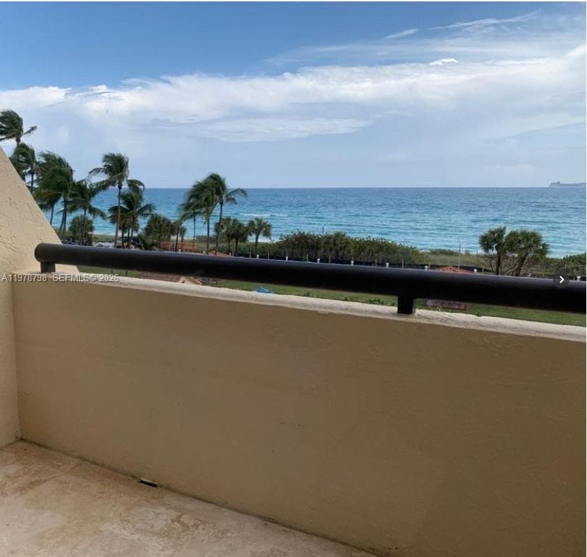 A11978798 — Miami Beach — 13