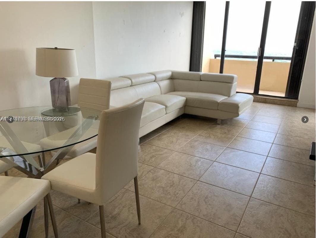 A11978798 — Miami Beach — 9