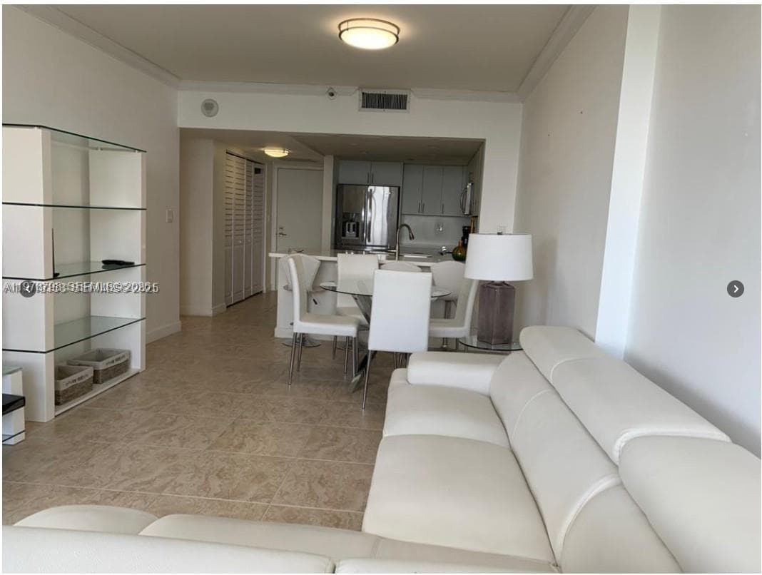 A11978798 — Miami Beach — 10