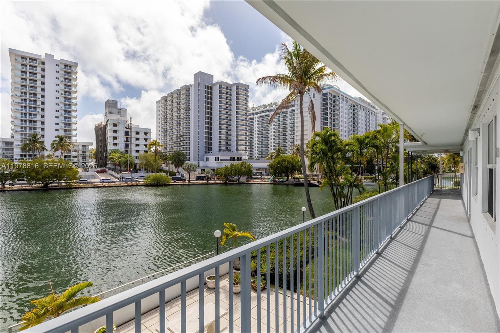 A11978816 — Miami Beach — 13