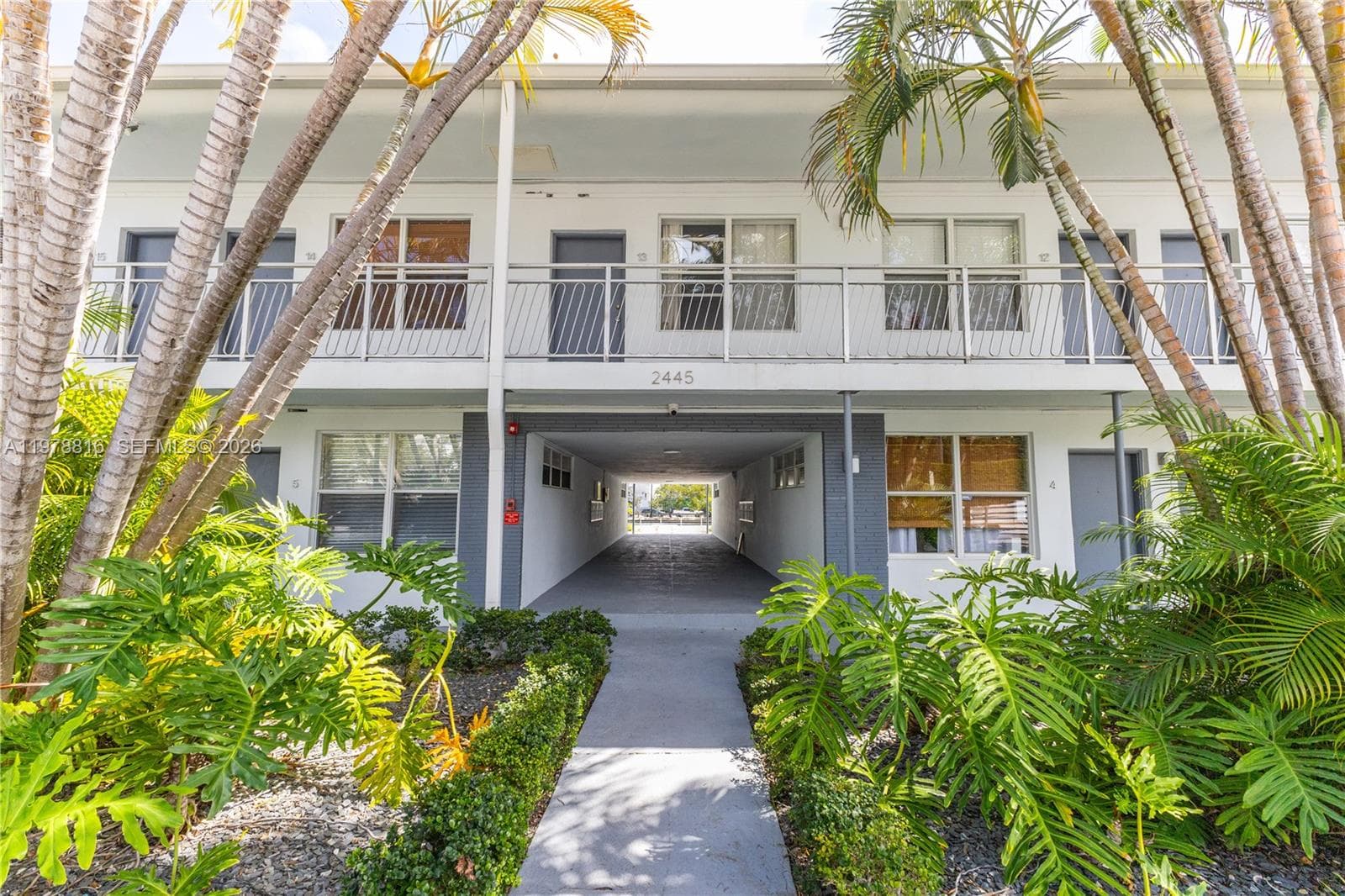 A11978816 — Miami Beach — 14