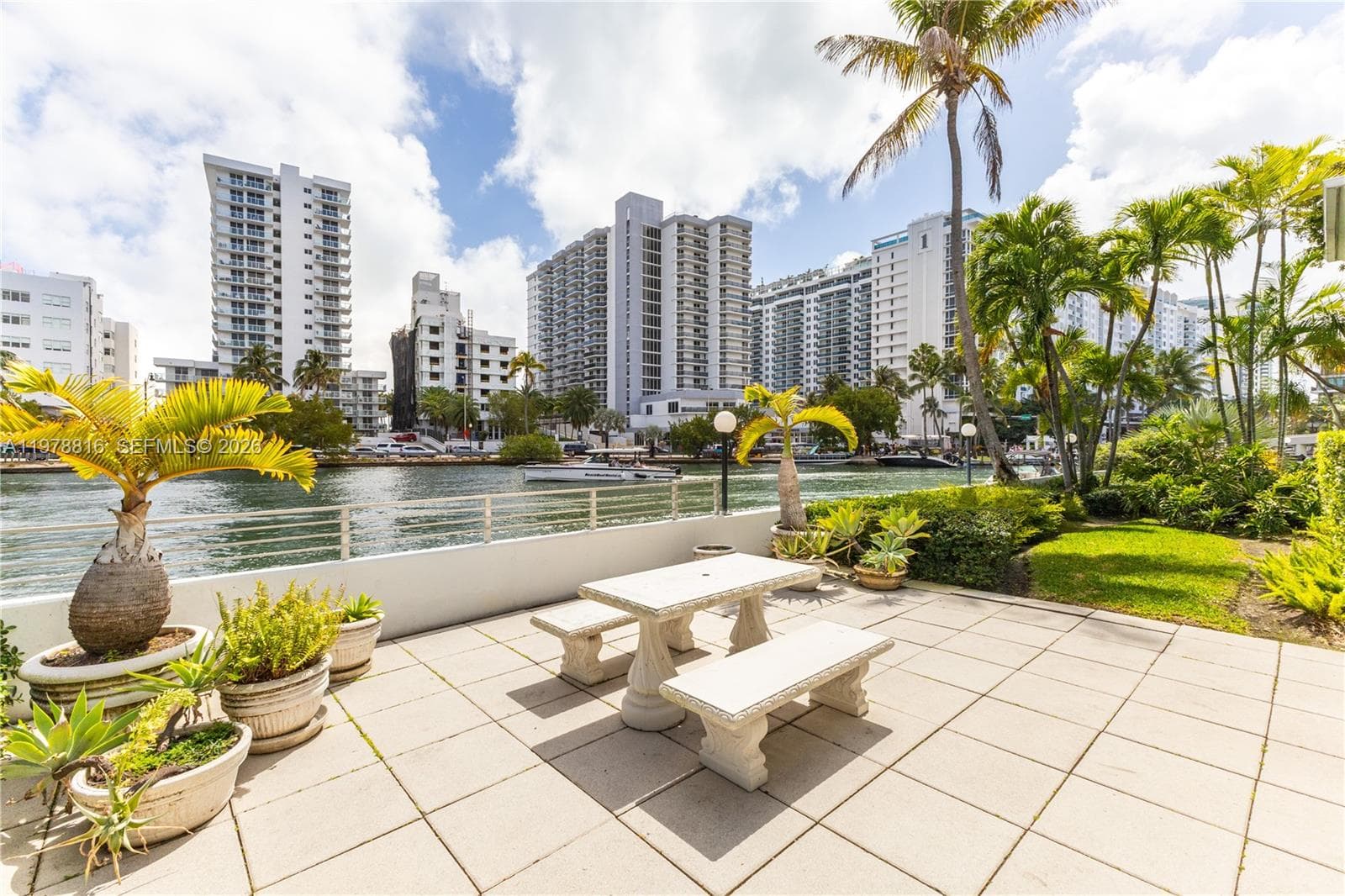 A11978816 — Miami Beach — 19