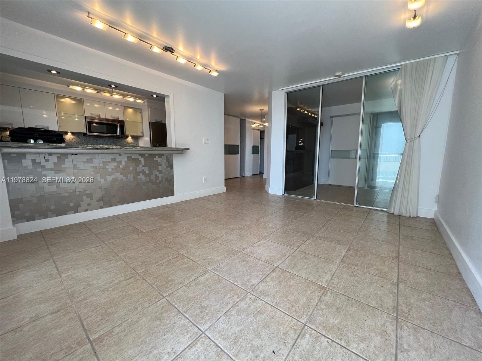A11978824 — Miami Beach — 7