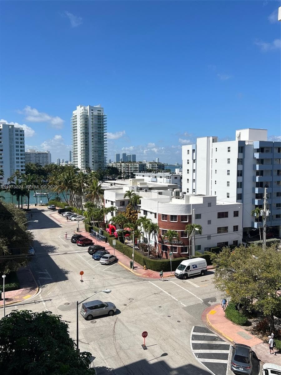 A11978824 — Miami Beach — 18