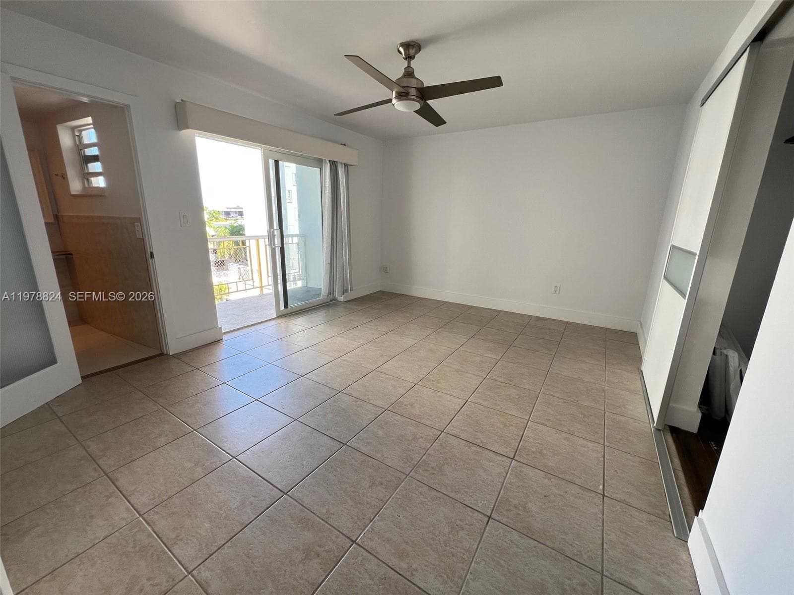 A11978824 — Miami Beach — 4