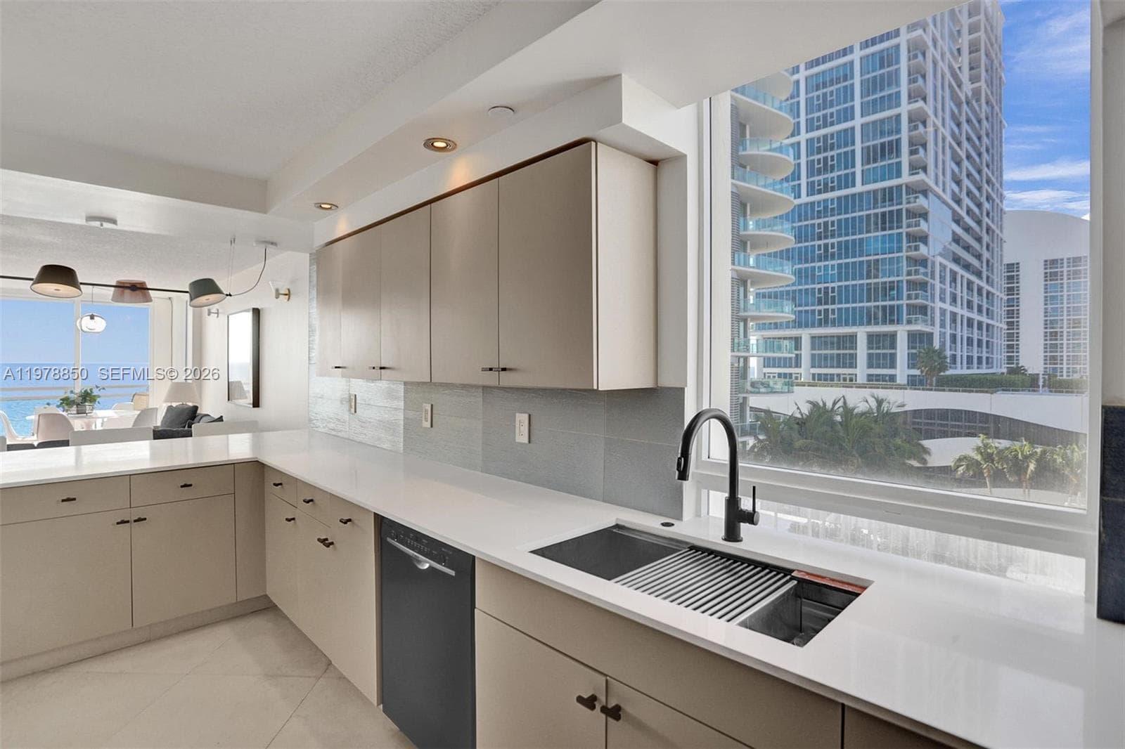 A11978850 — Miami Beach — 9