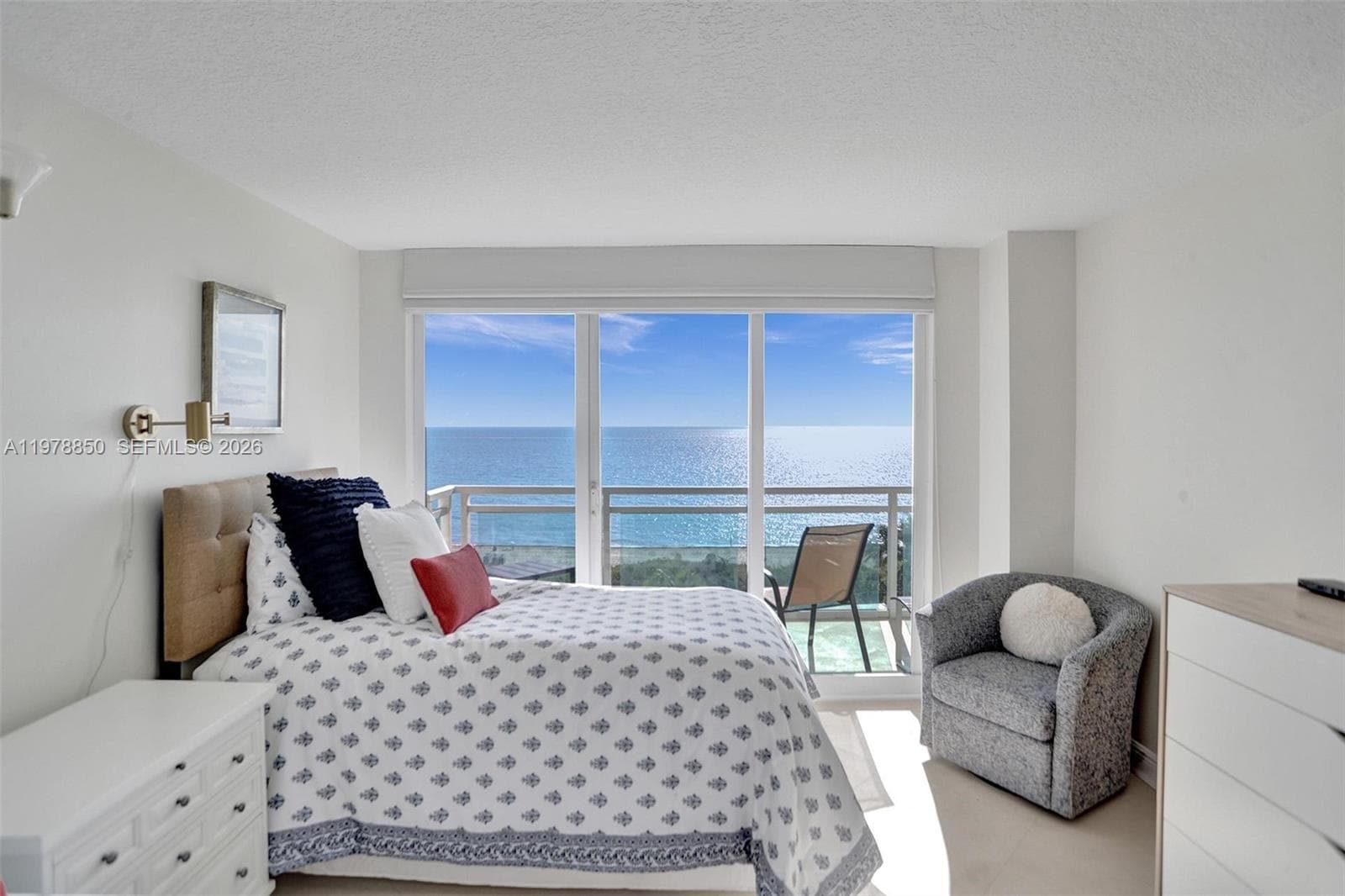 A11978850 — Miami Beach — 14