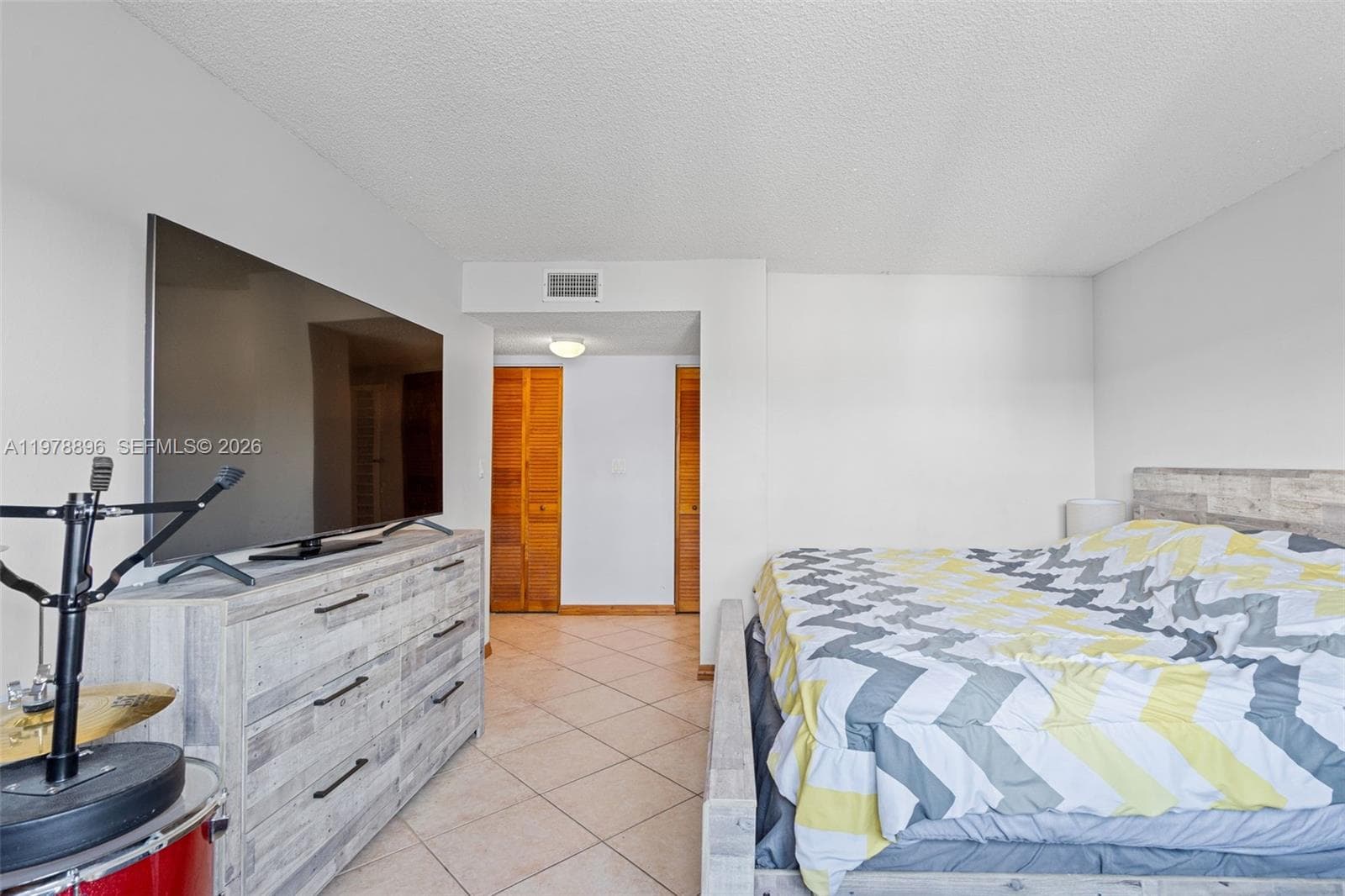 A11978896 — Miami Beach — 16