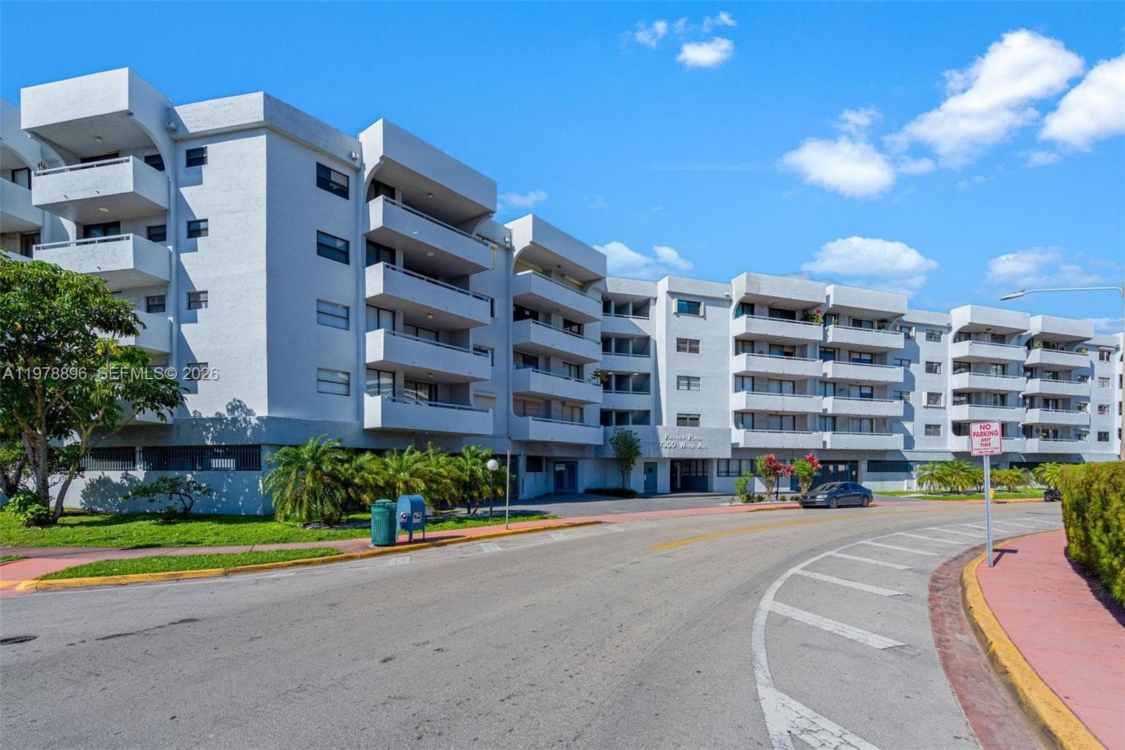 A11978896 — Miami Beach — 25