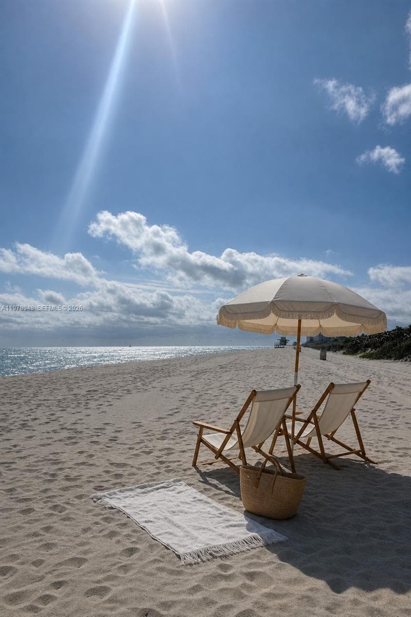 A11978948 — Miami Beach — 16