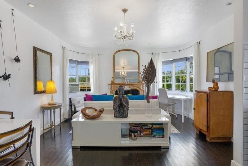 F10556879 — Miami Beach