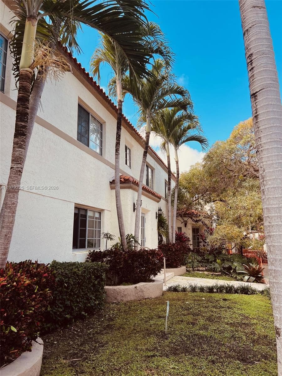 A11979325 — Miami Beach — 3