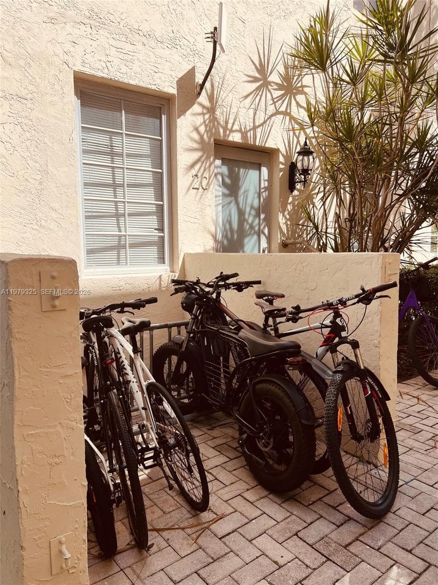 A11979325 — Miami Beach — 19