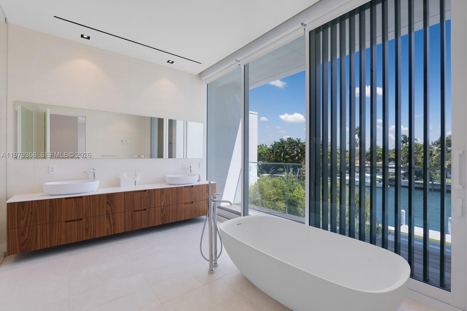 A11979368 — Miami Beach — 42