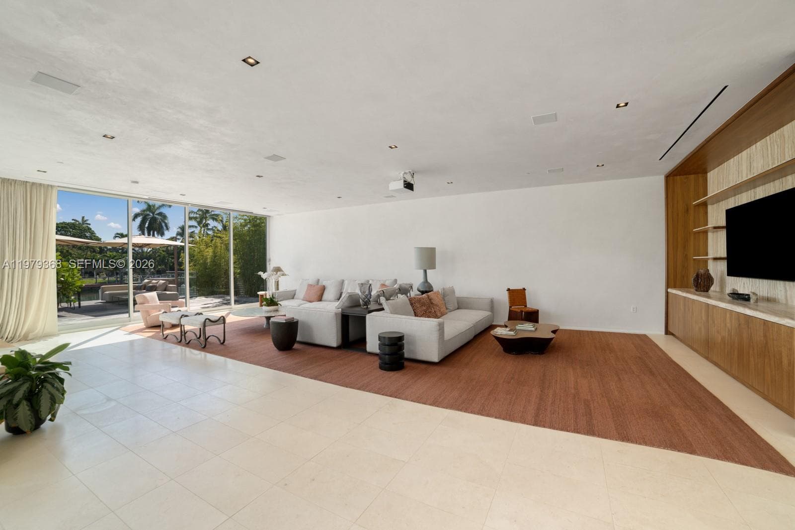 A11979368 — Miami Beach — 12