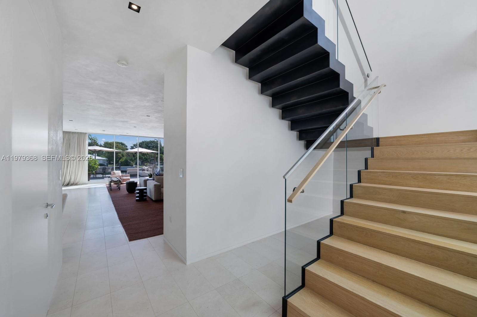A11979368 — Miami Beach — 30