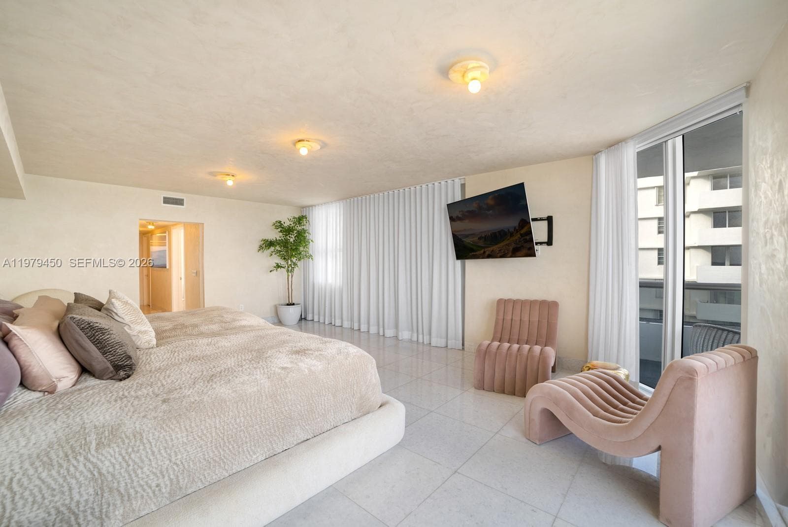 A11979450 — Miami Beach — 26