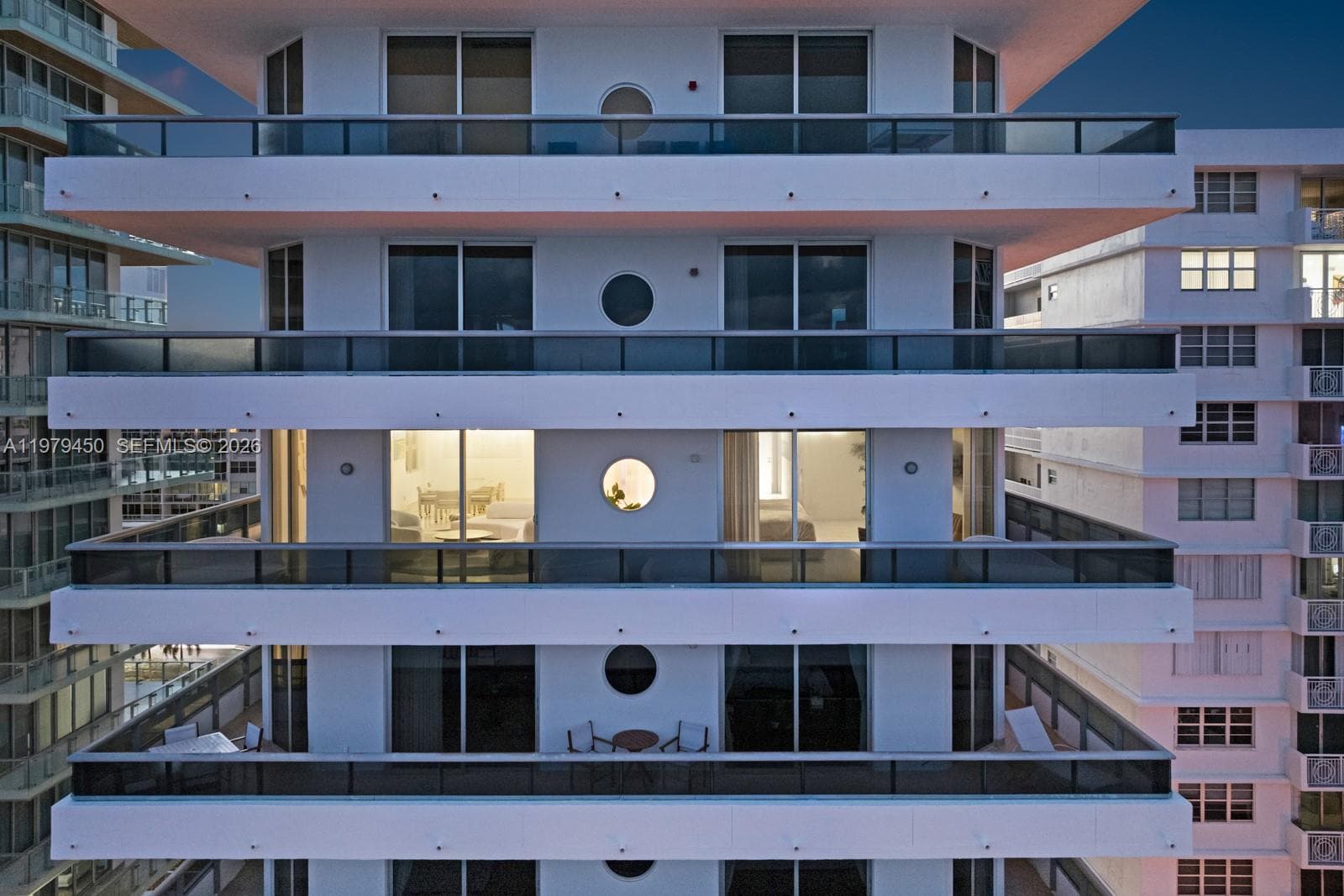 A11979450 — Miami Beach — 70