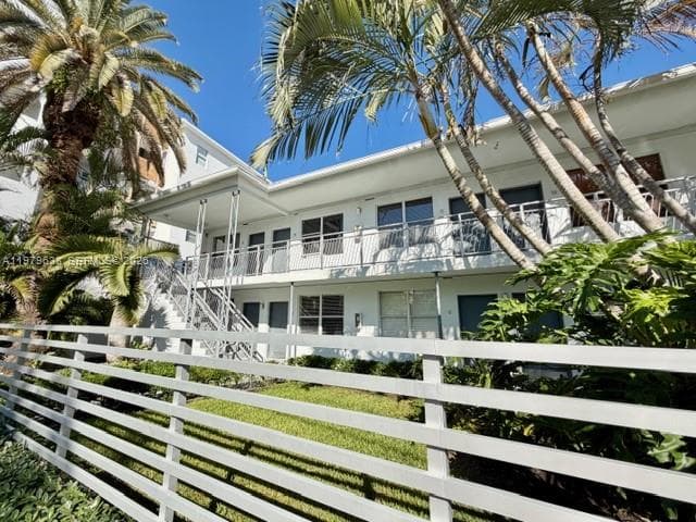 A11979638 — Miami Beach — 2