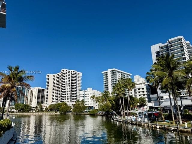 A11979638 — Miami Beach — 6