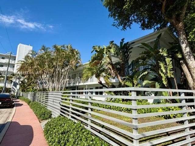 A11979638 — Miami Beach — 3