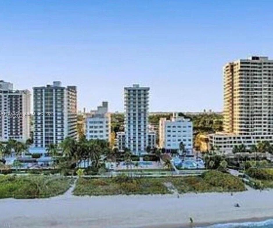 A11979728 — Miami Beach