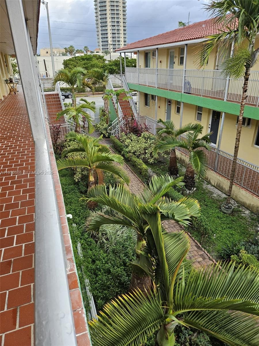 A11979868 — Miami Beach — 20
