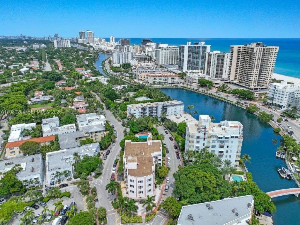 A11980204 — Miami Beach — 16