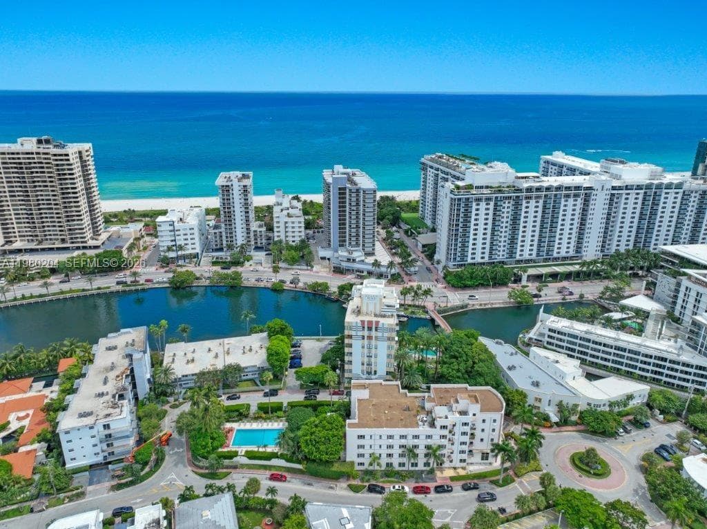 A11980204 — Miami Beach — 15