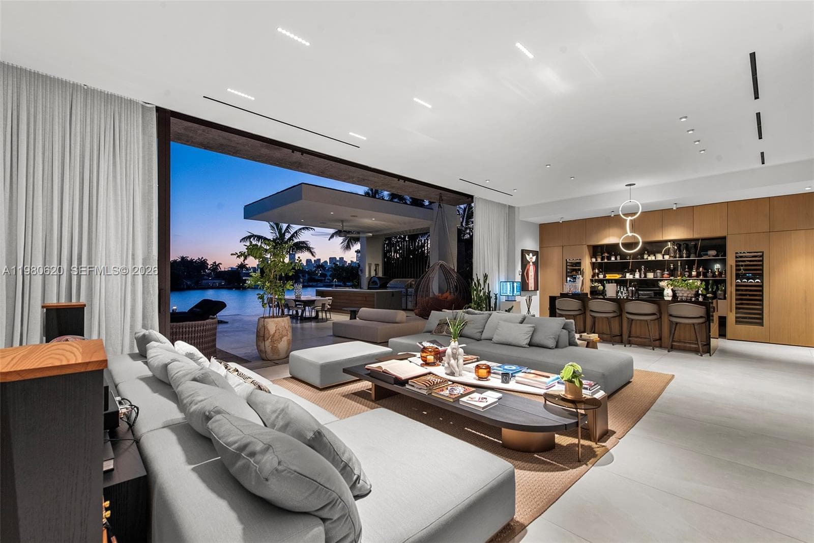 A11980620 — Miami Beach — 6