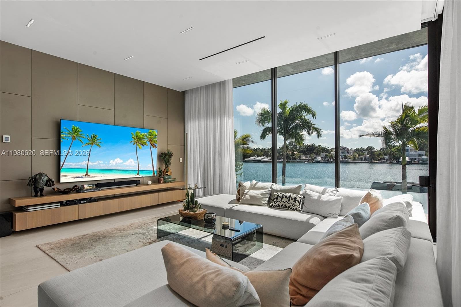 A11980620 — Miami Beach — 17