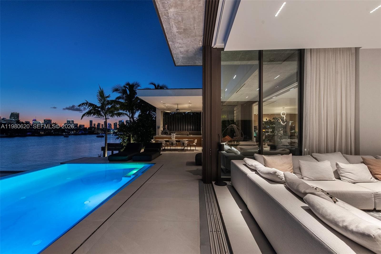 A11980620 — Miami Beach — 3