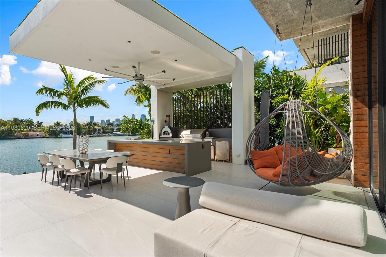 A11980620 — Miami Beach — 11