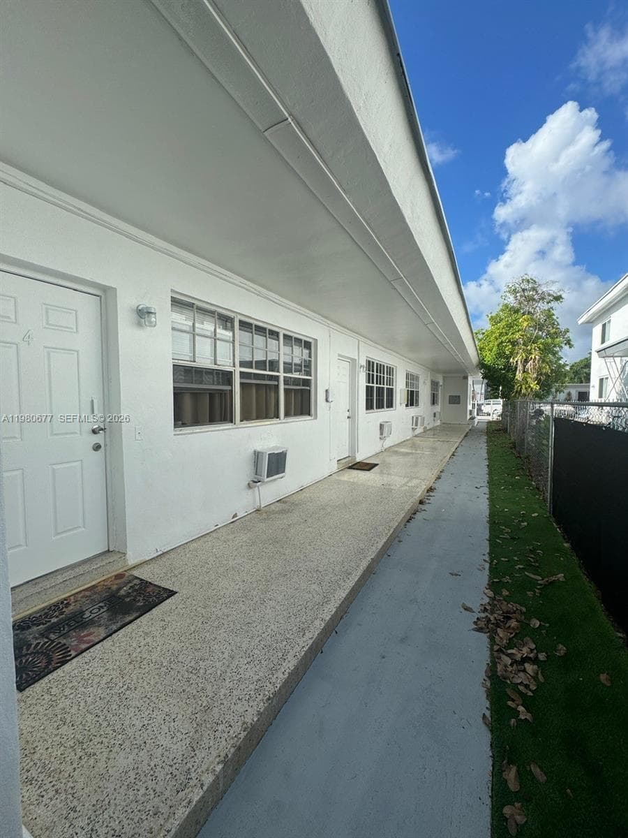 A11980677 — Miami Beach — 17