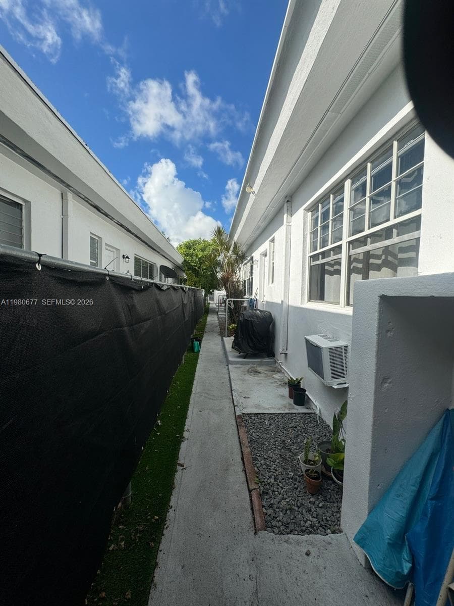 A11980677 — Miami Beach — 16