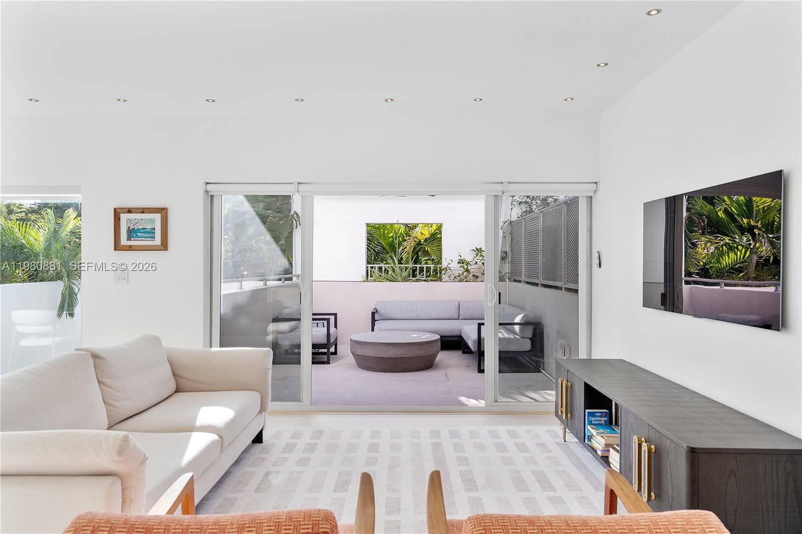 A11980881 — Miami Beach