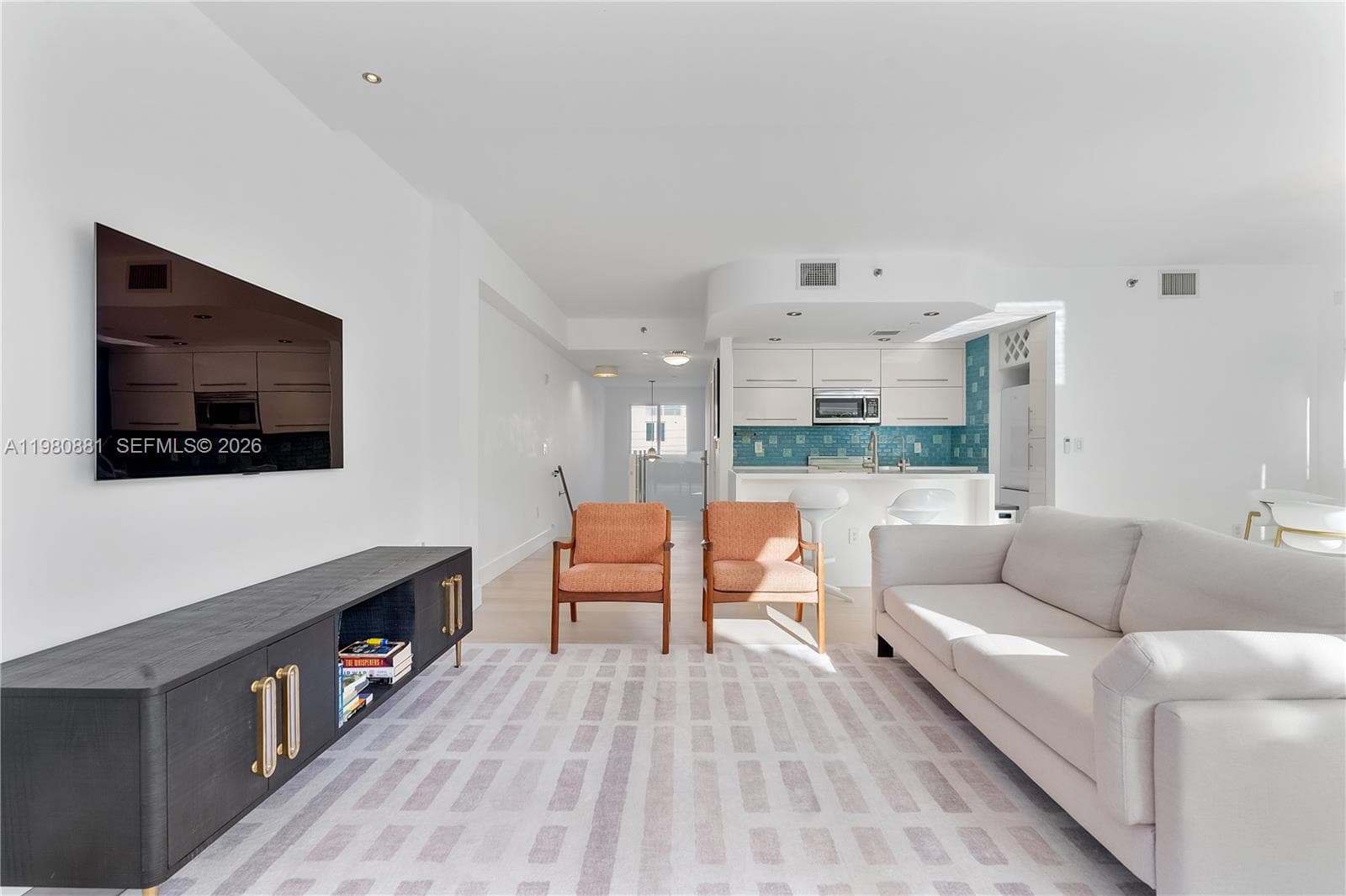 A11980881 — Miami Beach — 4