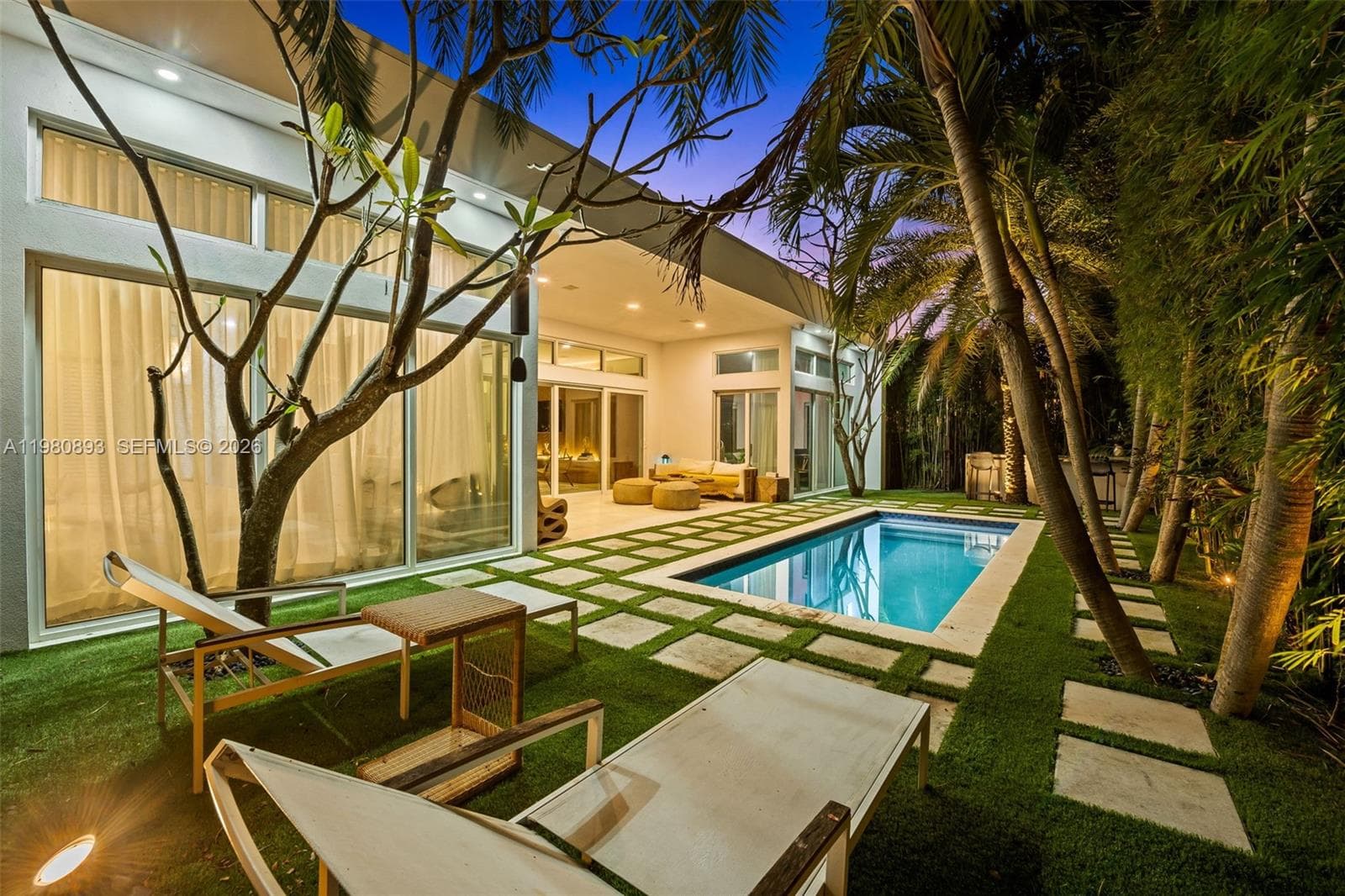 A11980893 — Miami Beach