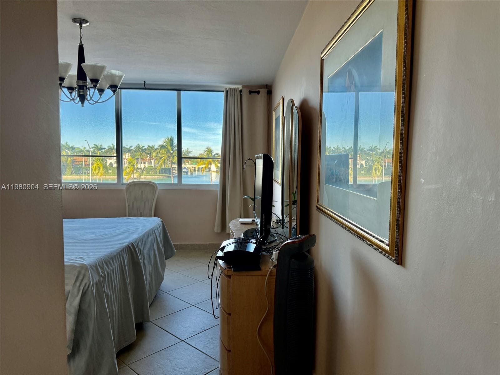 A11980904 — Miami Beach