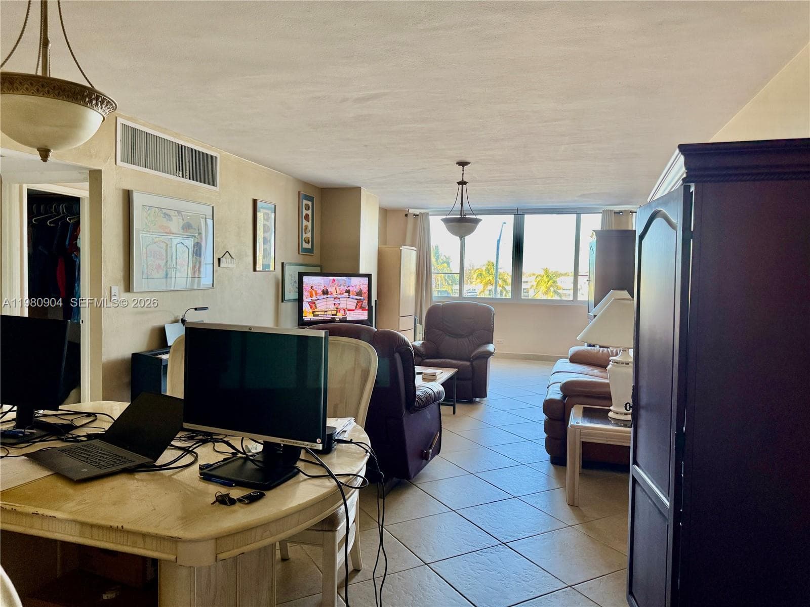 A11980904 — Miami Beach — 11