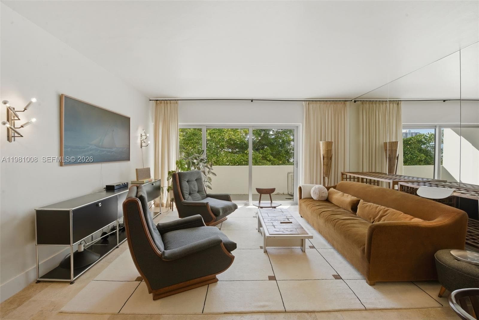 A11981008 — Miami Beach — 6