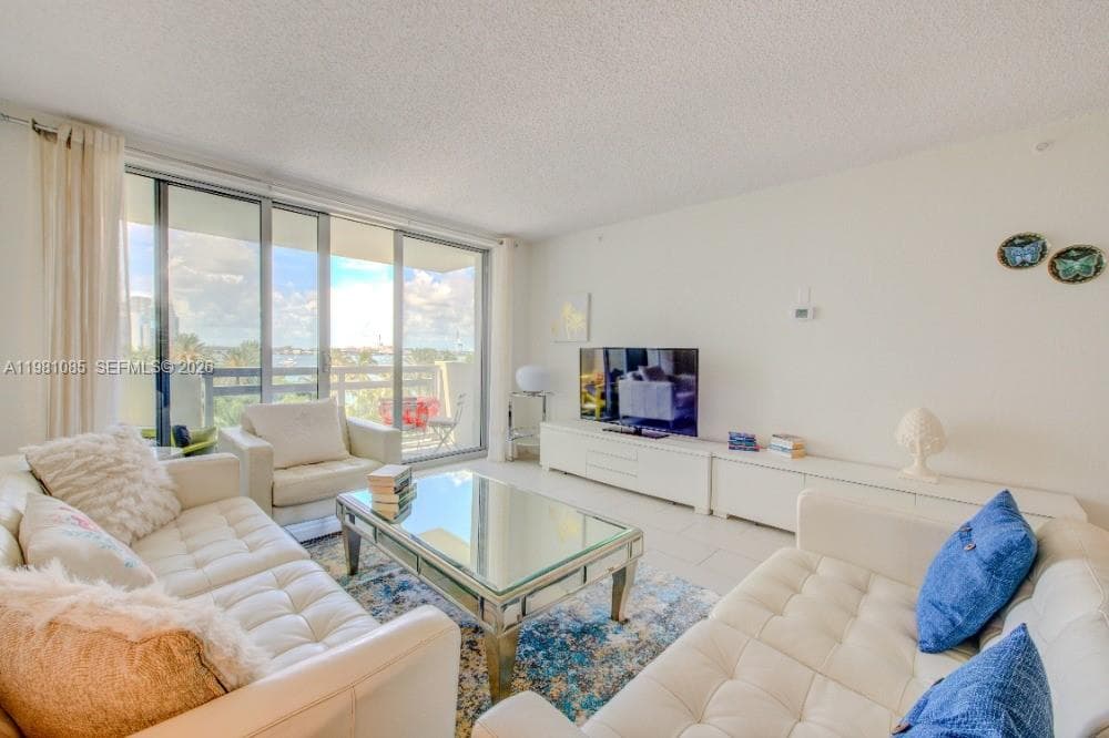 A11981085 — Miami Beach — 2